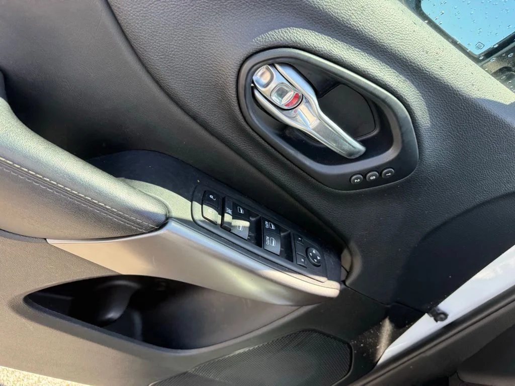 Used 2019 White Jeep Limited image 6