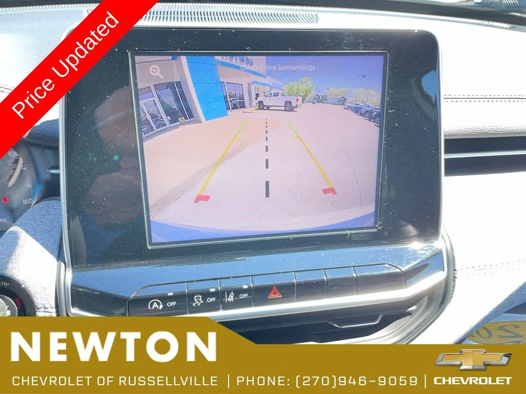 Used 2025 Bright White Clearcoat Jeep Latitude image 11