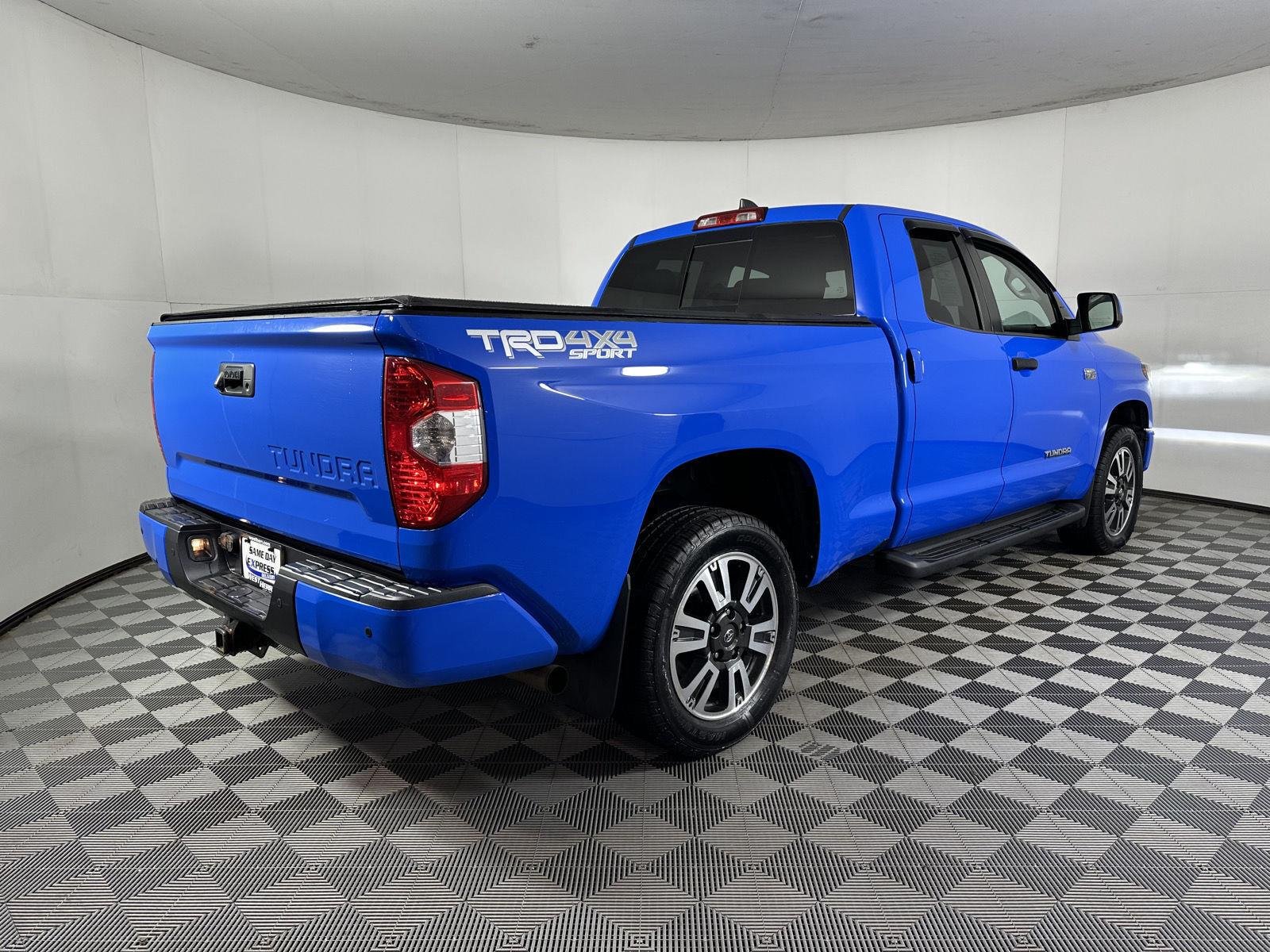 Used 2020 Voodoo Blue Toyota SR5 image 24