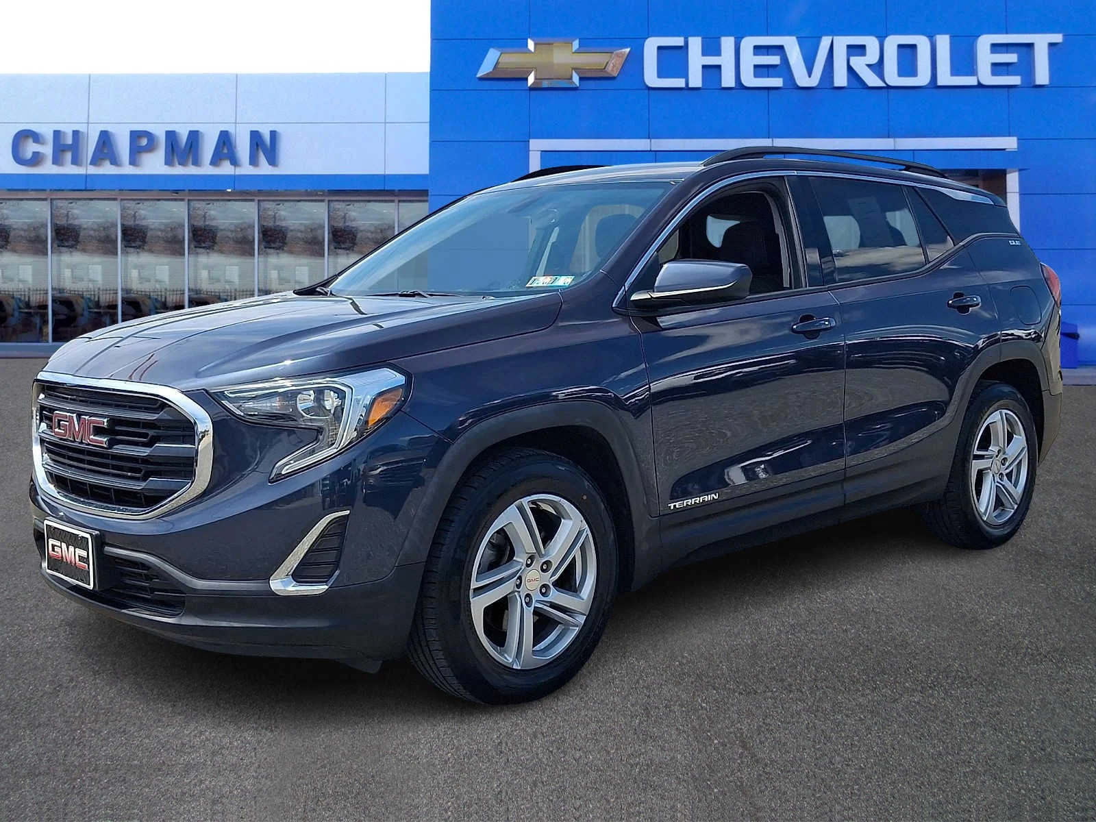 Used 2019 BLUE STEEL METALLIC GMC SLE image 3