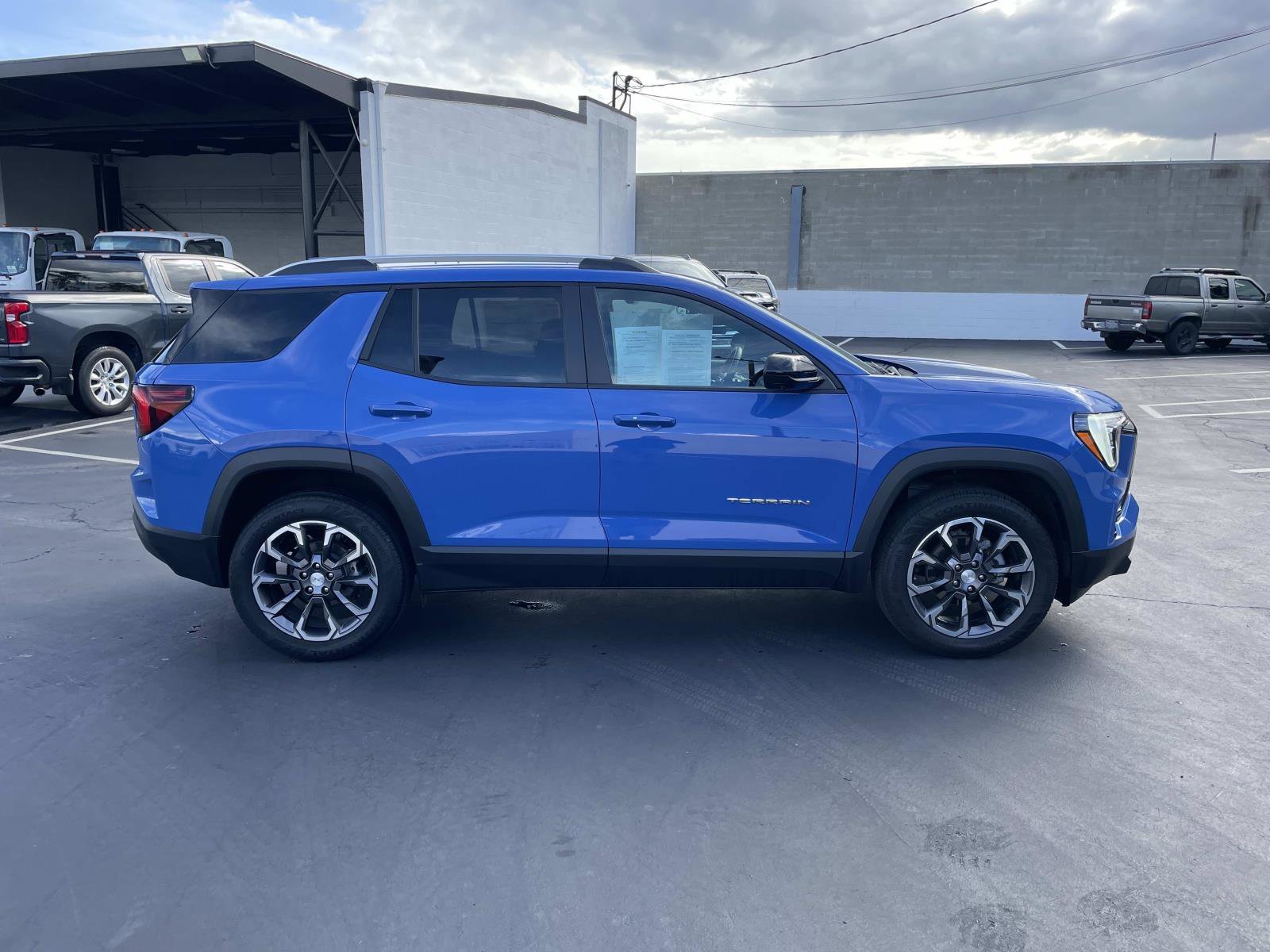 Used 2025 Rapids Metallic GMC Elevation image 4