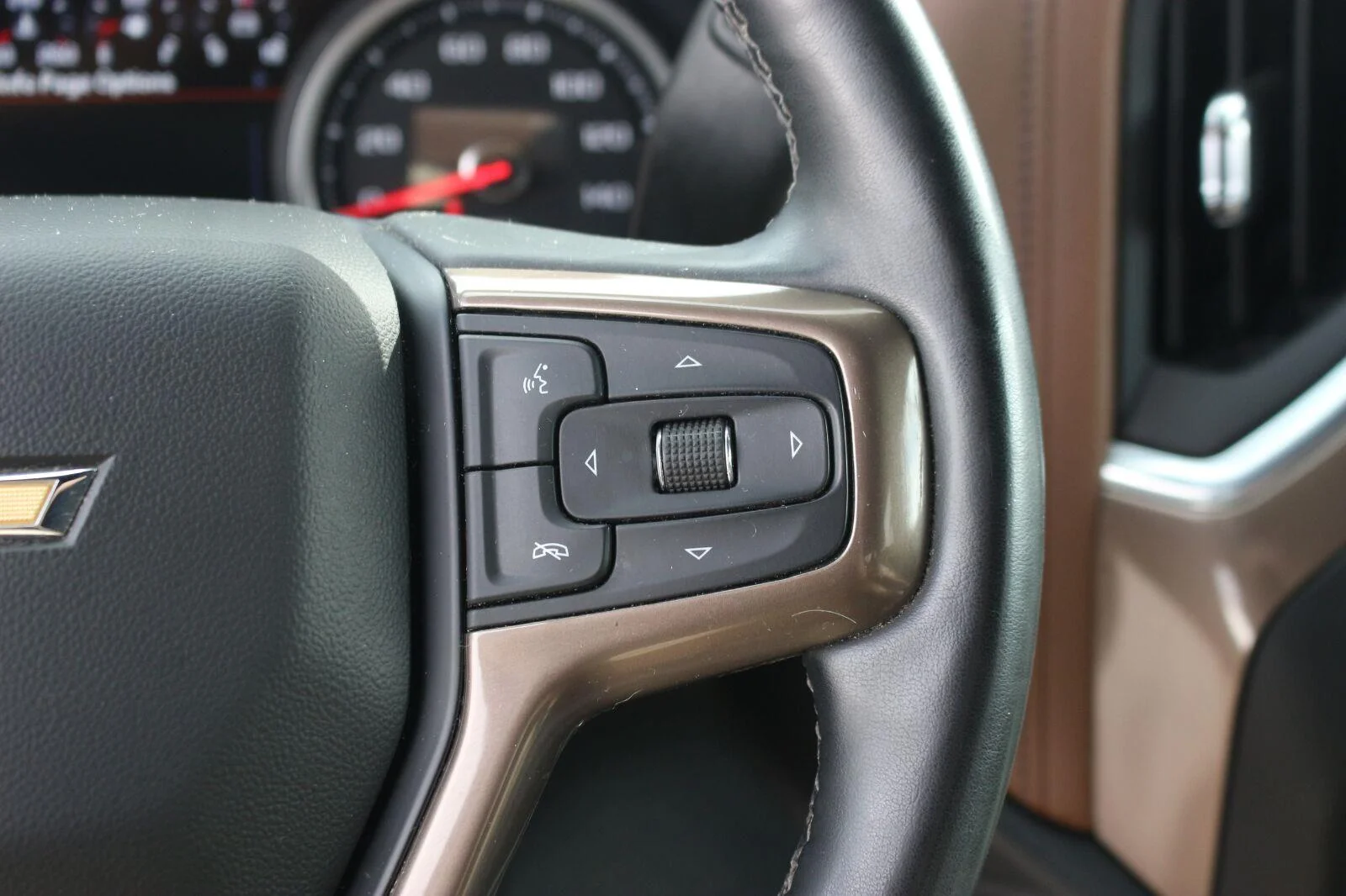 Used 2023 SUMMIT WHITE Chevrolet High Country image 21