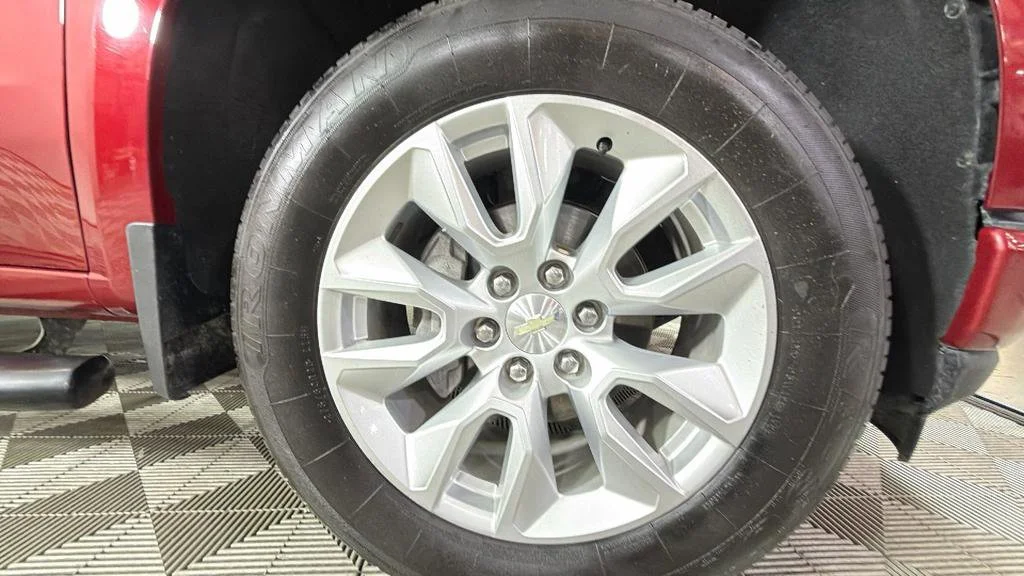 Used 2019 CAJUN RED TINTCOAT Chevrolet Custom image 33