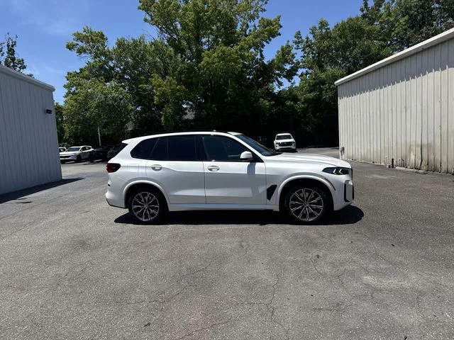 Used 2024 White BMW xDrive40i image 4