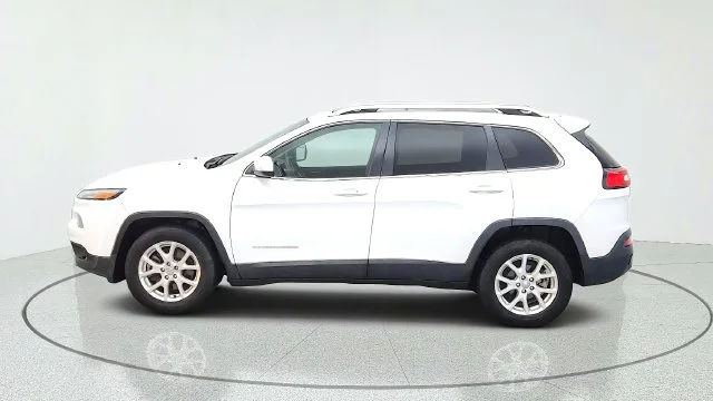Used 2014 White Jeep Latitude image 6