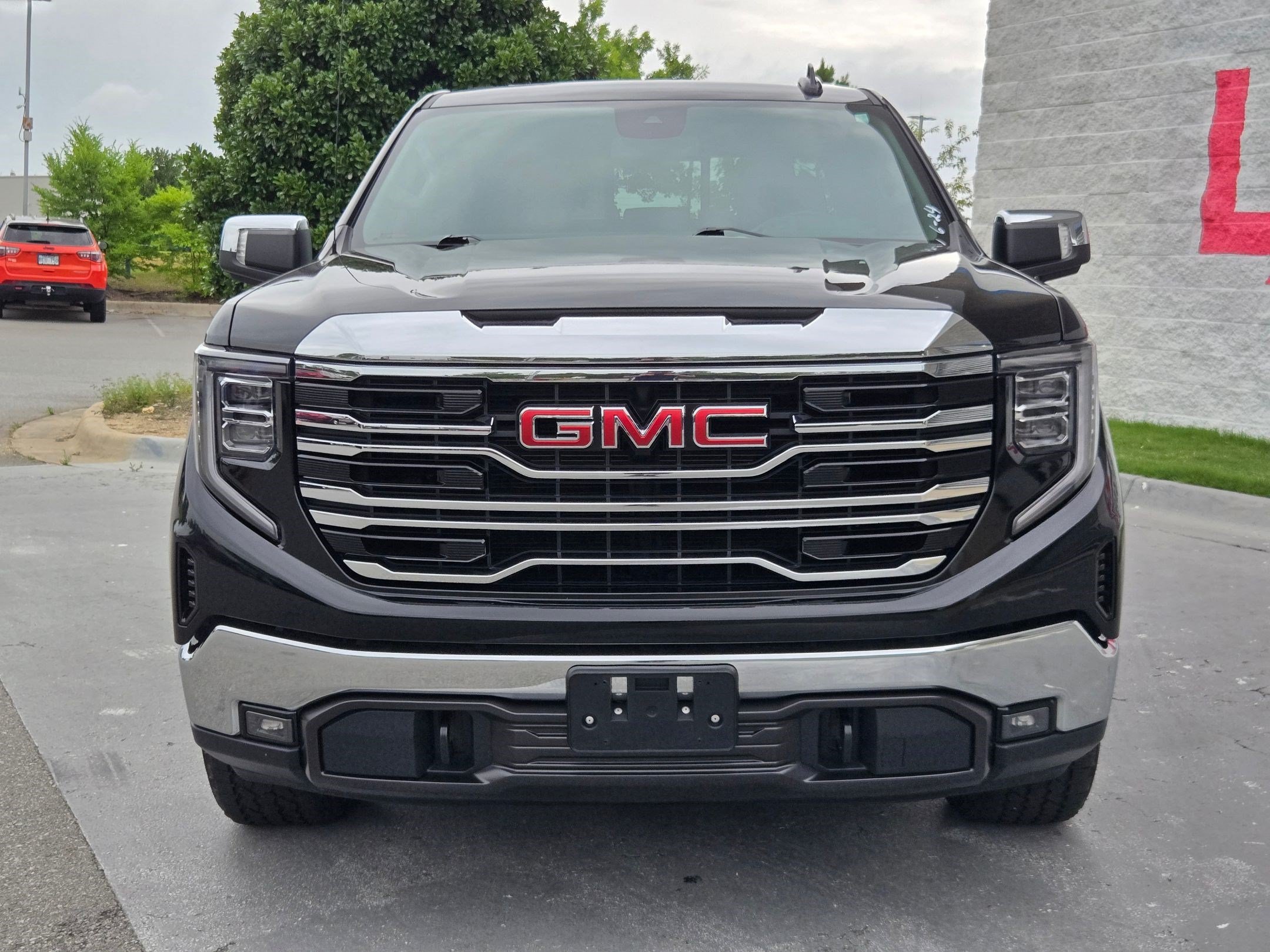 Used 2022 GMC Sierra 1500 SLT with VIN 3GTUUDED5NG676102 for sale in Little Rock