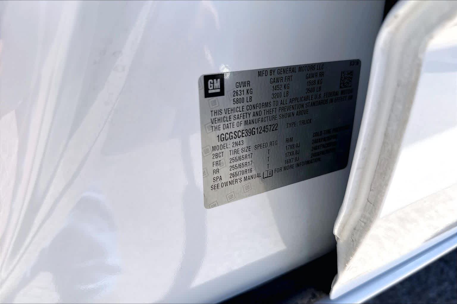 Used 2016 Summit White Chevrolet 2WD LT image 34