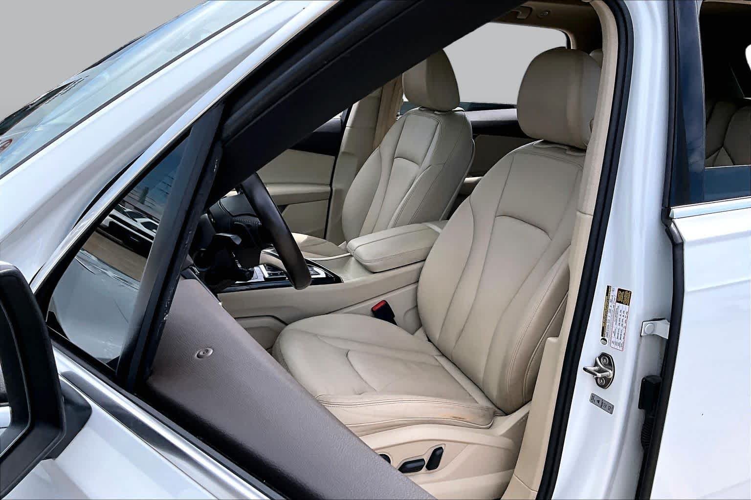 Used 2018 Carrara White Audi Premium image 8