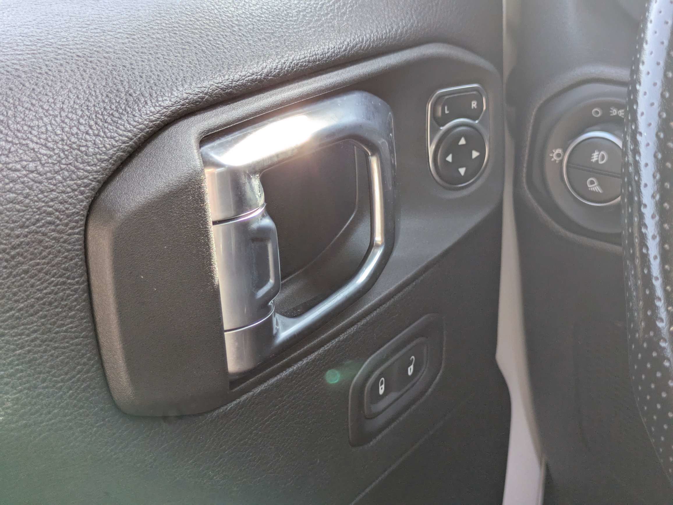 Used 2021 White Jeep Mojave image 20