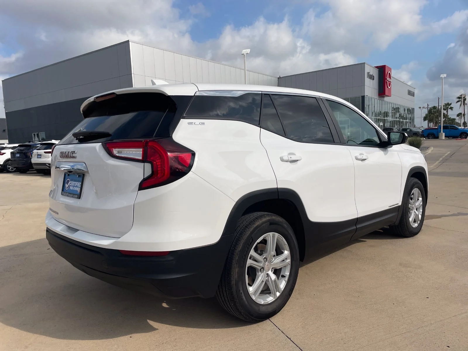 Used 2024 White GMC SLE image 5