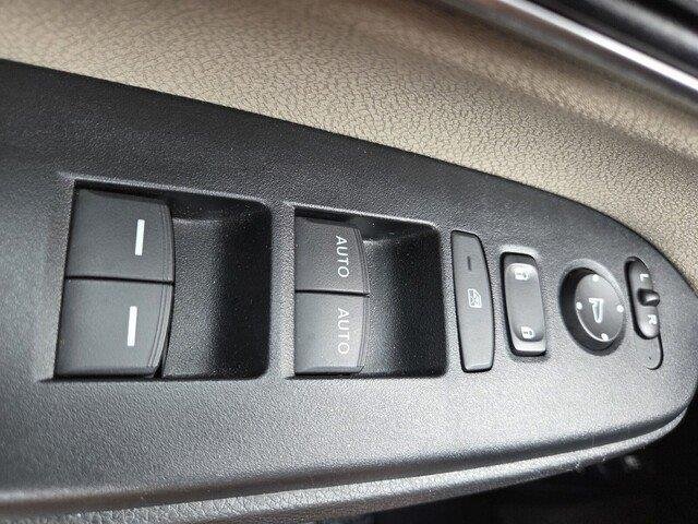 Used 2019 Platinum White Pearl Honda EX image 19
