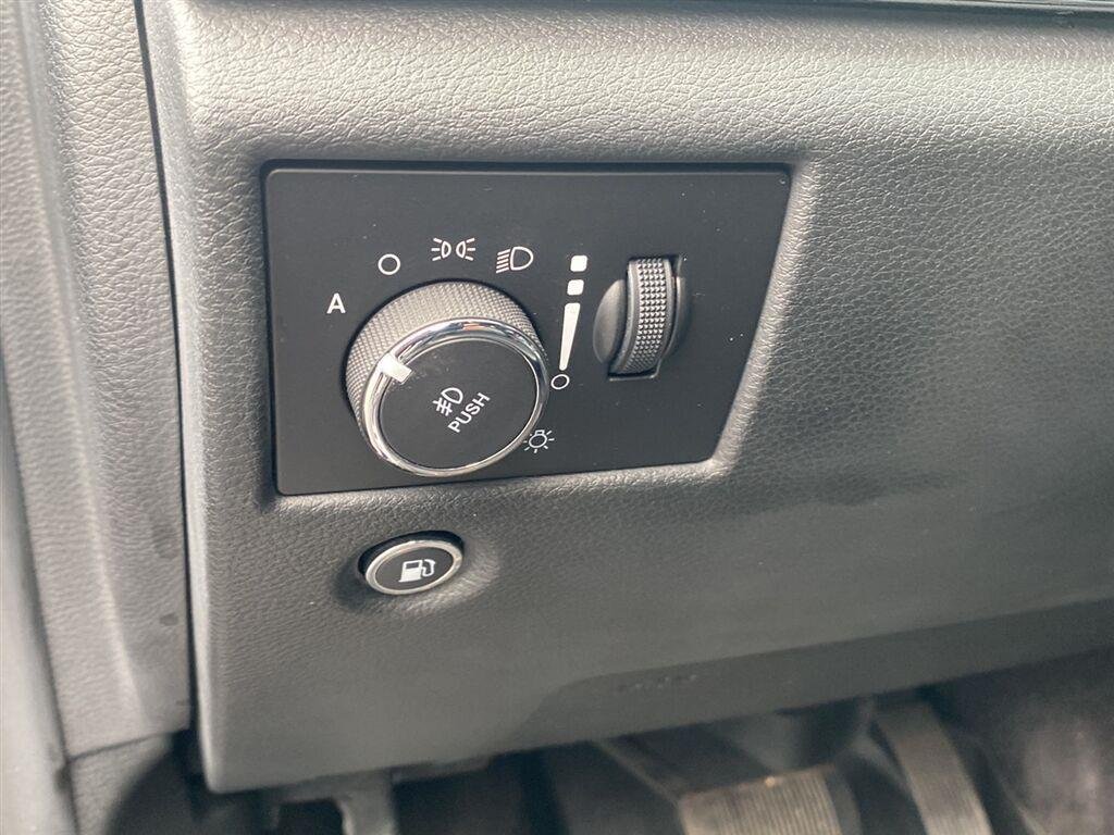 Used 2018 True Blue Pearlcoat Jeep Limited image 16