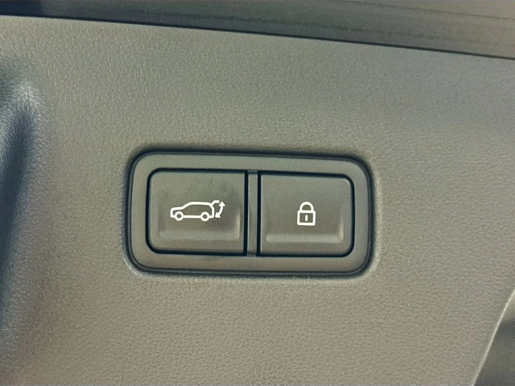 New 2026 Black Hyundai SEL Premium image 21