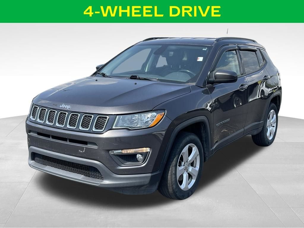 Used 2020 Granite Crystal Metallic Clearcoat Jeep Latitude image 3