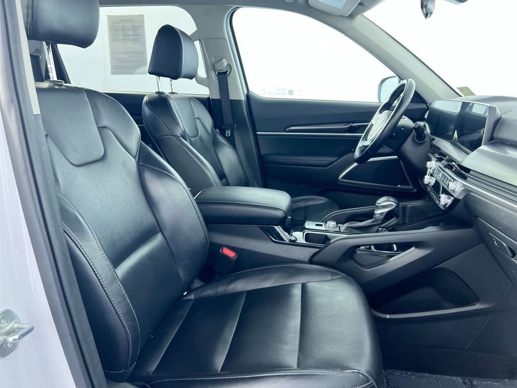 Used 2023 White Kia LX image 29