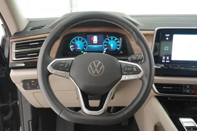 New 2026 Deep Black Pearl Volkswagen 2.0T SE w/Technology image 28