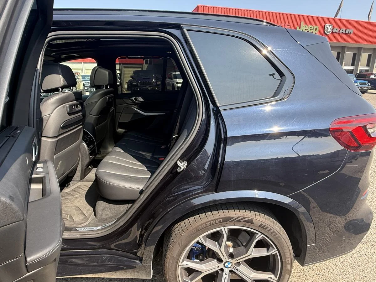 Used 2019 Black BMW xDrive50i Sports Activity Vehicle image 19