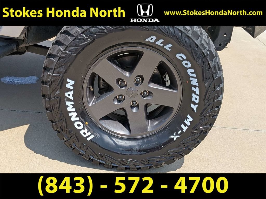 Used 2016 Silver Jeep Unlimited Sport S image 11