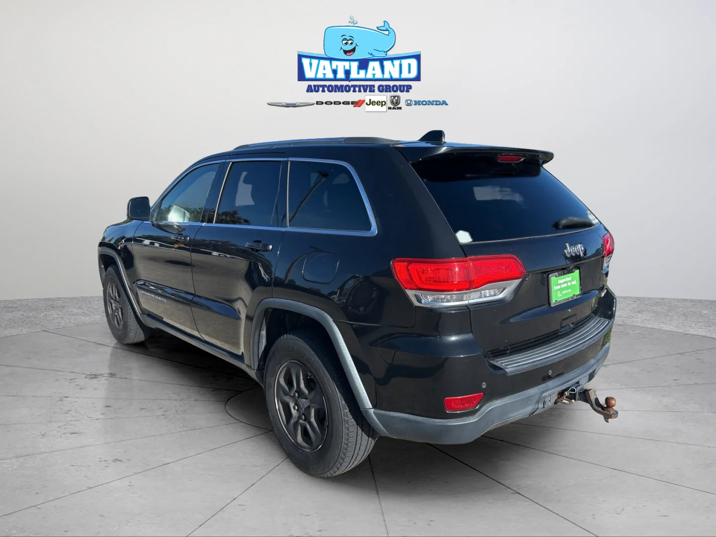 Used 2016 Brilliant Black Crystal Pearlcoat Jeep Laredo image 3