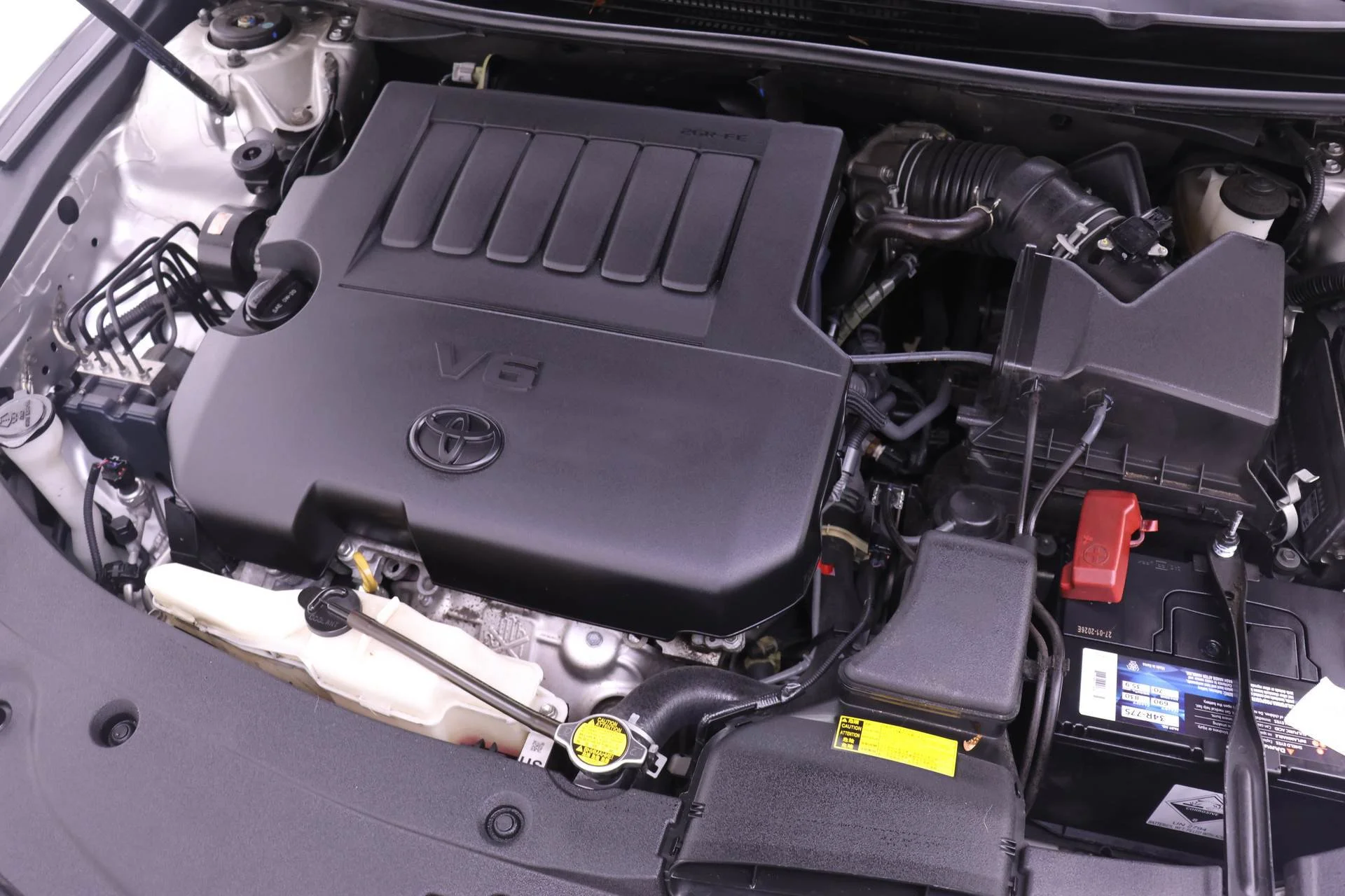Used 2014 Classic Silver Metallic Toyota XLE image 17