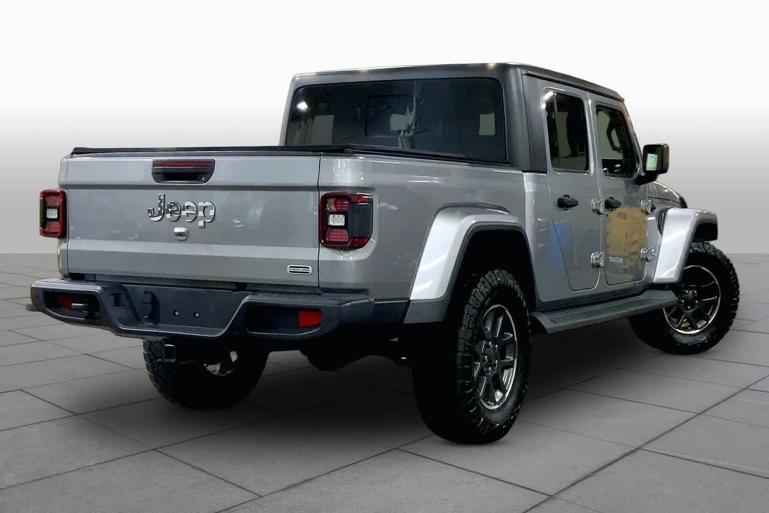 Used 2020 Billet Silver Metallic Clearcoat Jeep Overland image 13