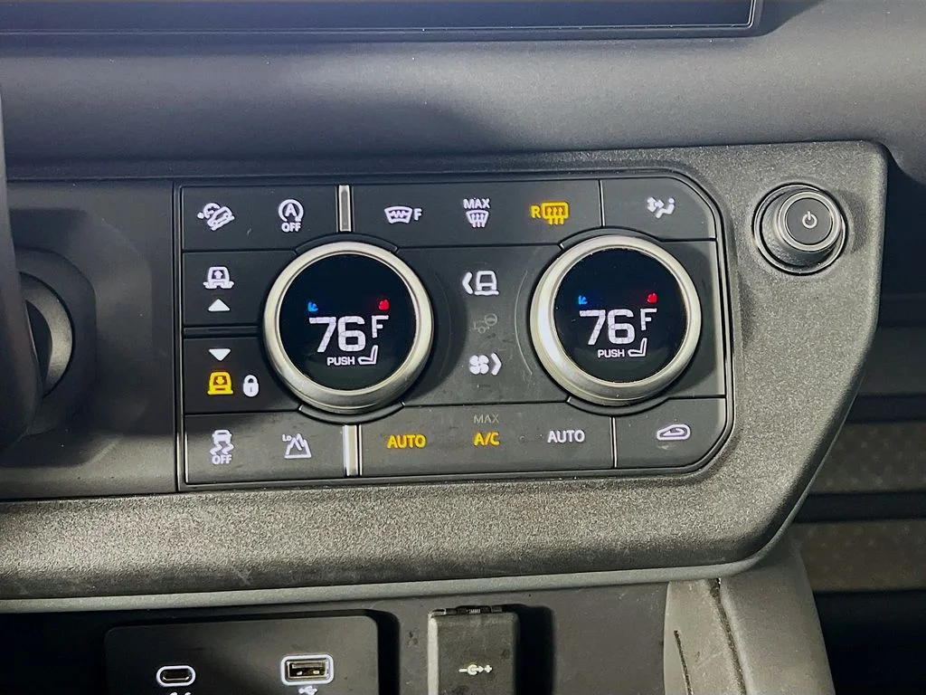 2024 Land Rover Defender X-Dynamic SE - Photo 16