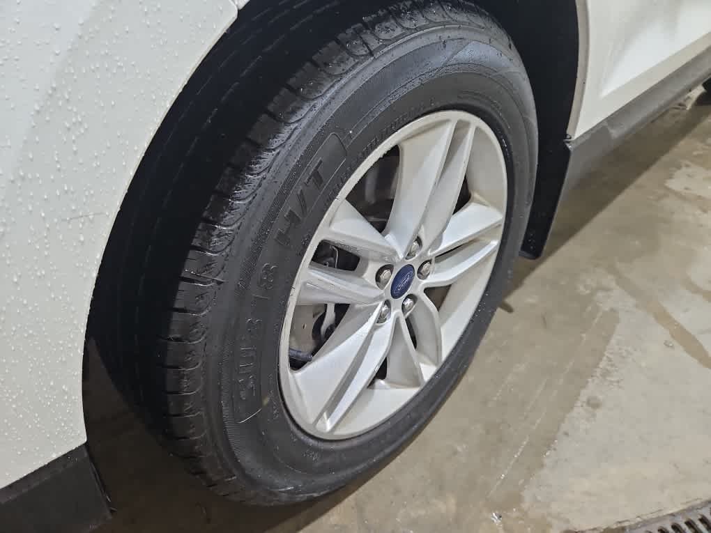 Used 2018 Oxford White Ford SEL image 7