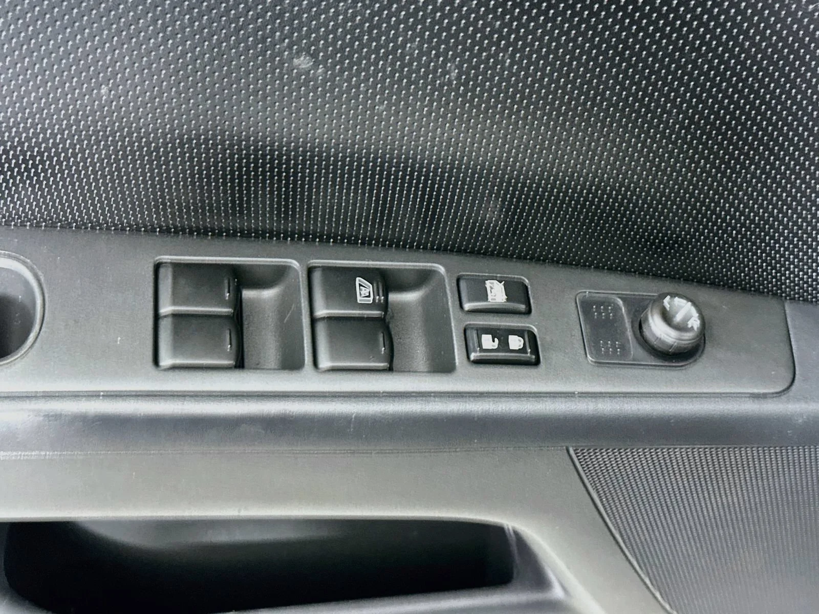 Used 2011 Black Nissan 2.0 SL image 19