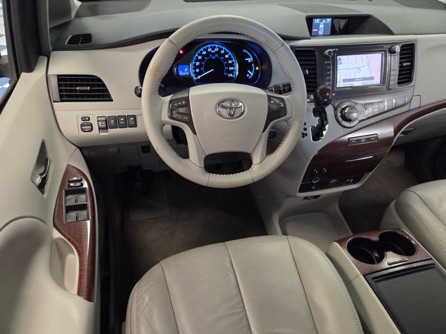 Used 2013 Silver Toyota XLE image 11