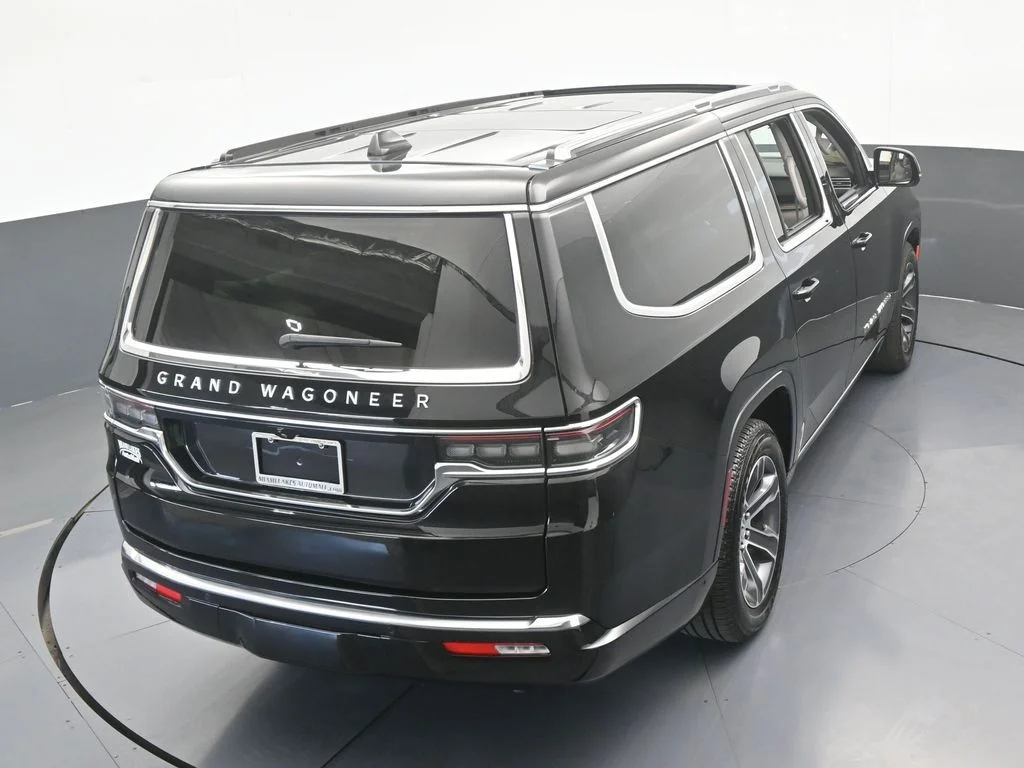 Used 2024 Diamond Black Crystal Pearlcoat Jeep Base image 64