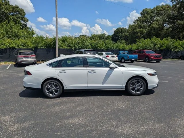 Used 2024 Platinum White Pearl Honda EX image 6