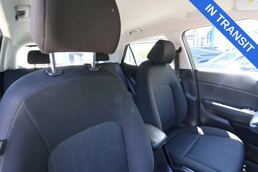 Used 2025 Onyx Black Hyundai SE image 31