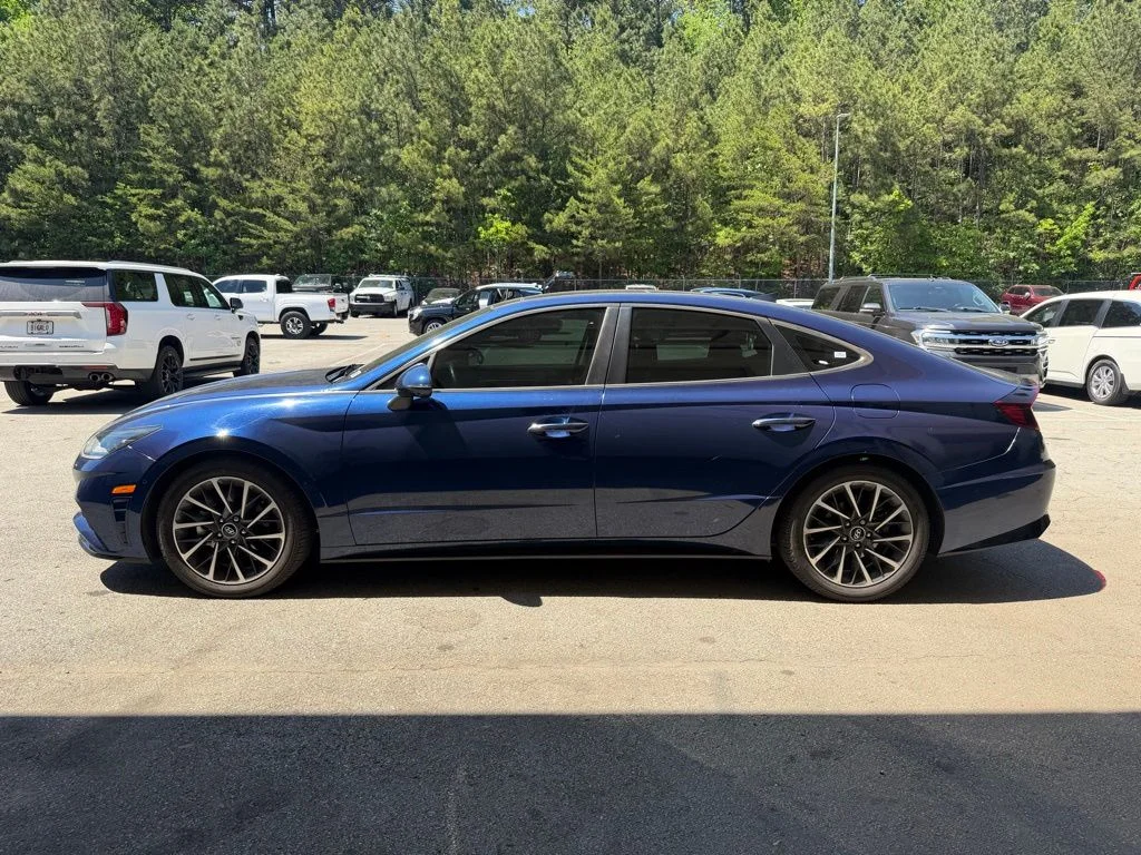 Used 2020 Blue Hyundai Limited image 4