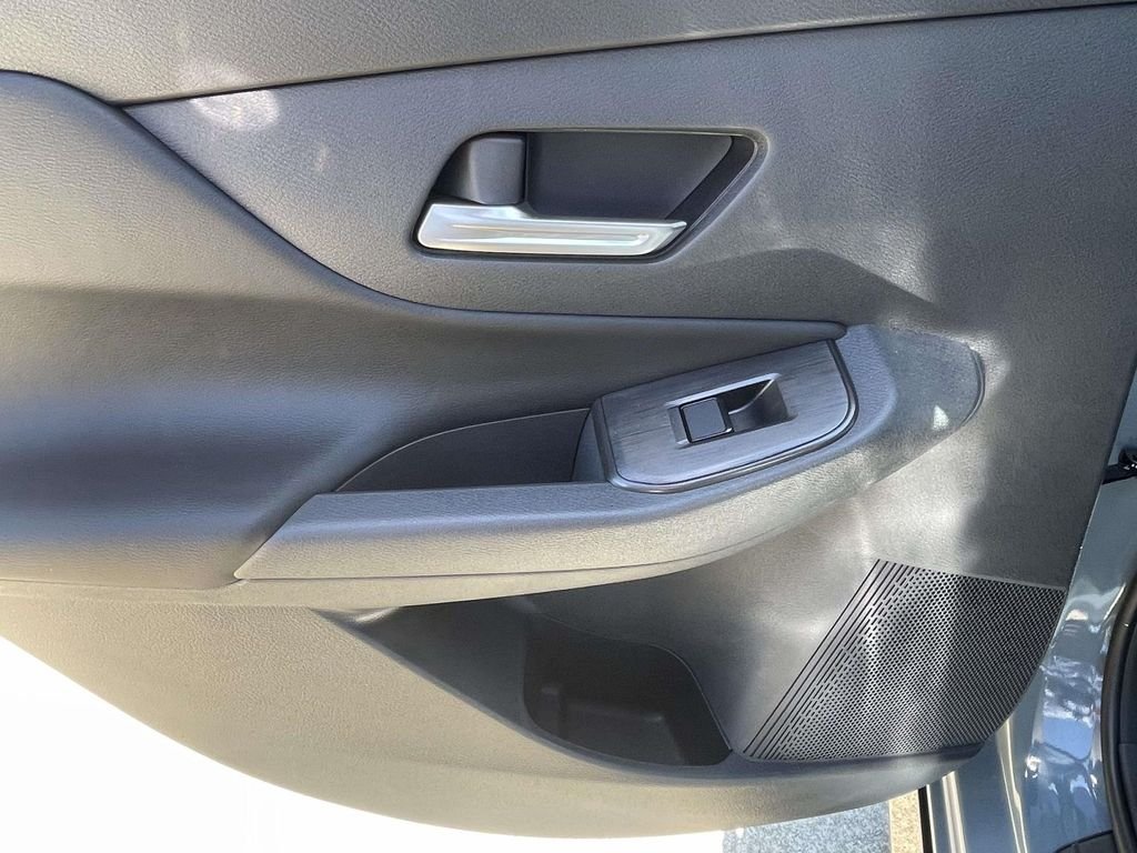 New 2026 Atlantic Gray Metallic / Super Black Two-tone Nissan SR image 13