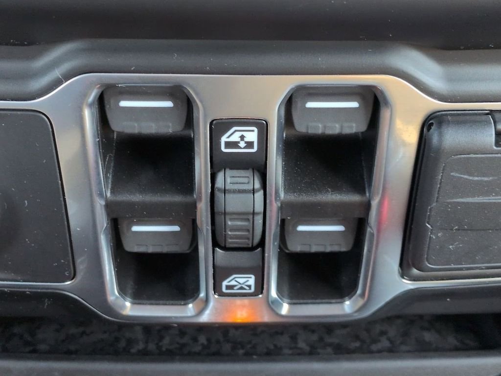 Used 2021 Bright White Clearcoat Jeep Unlimited Sport S image 23