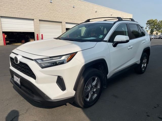 Used 2023  Toyota XLE image 3