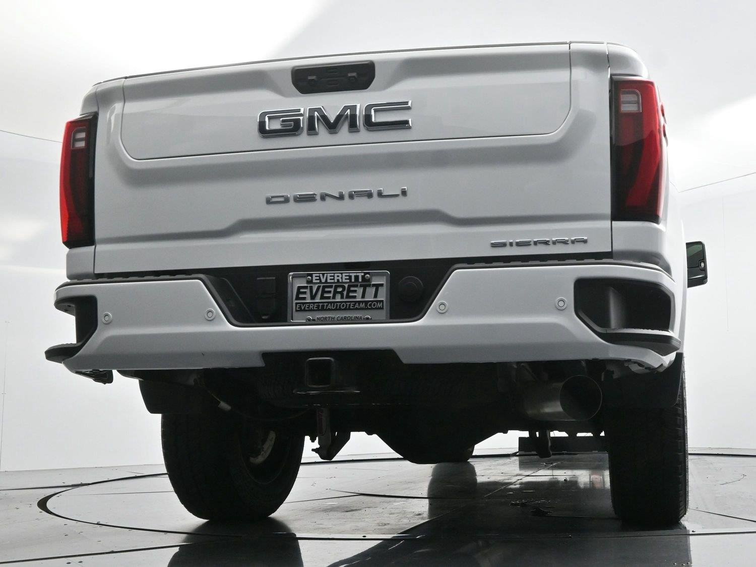 Used 2025 Summit White GMC Denali Ultimate image 49