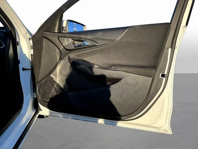 Used 2025 White Chevrolet LT image 30