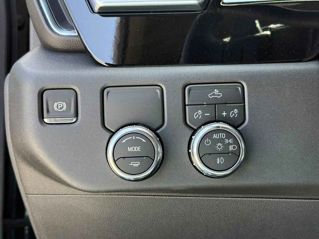 New 2026 Sterling Metallic GMC Elevation image 26