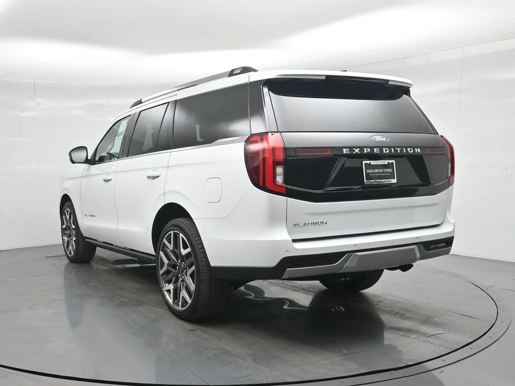 New 2025 Oxford White Ford Platinum image 29
