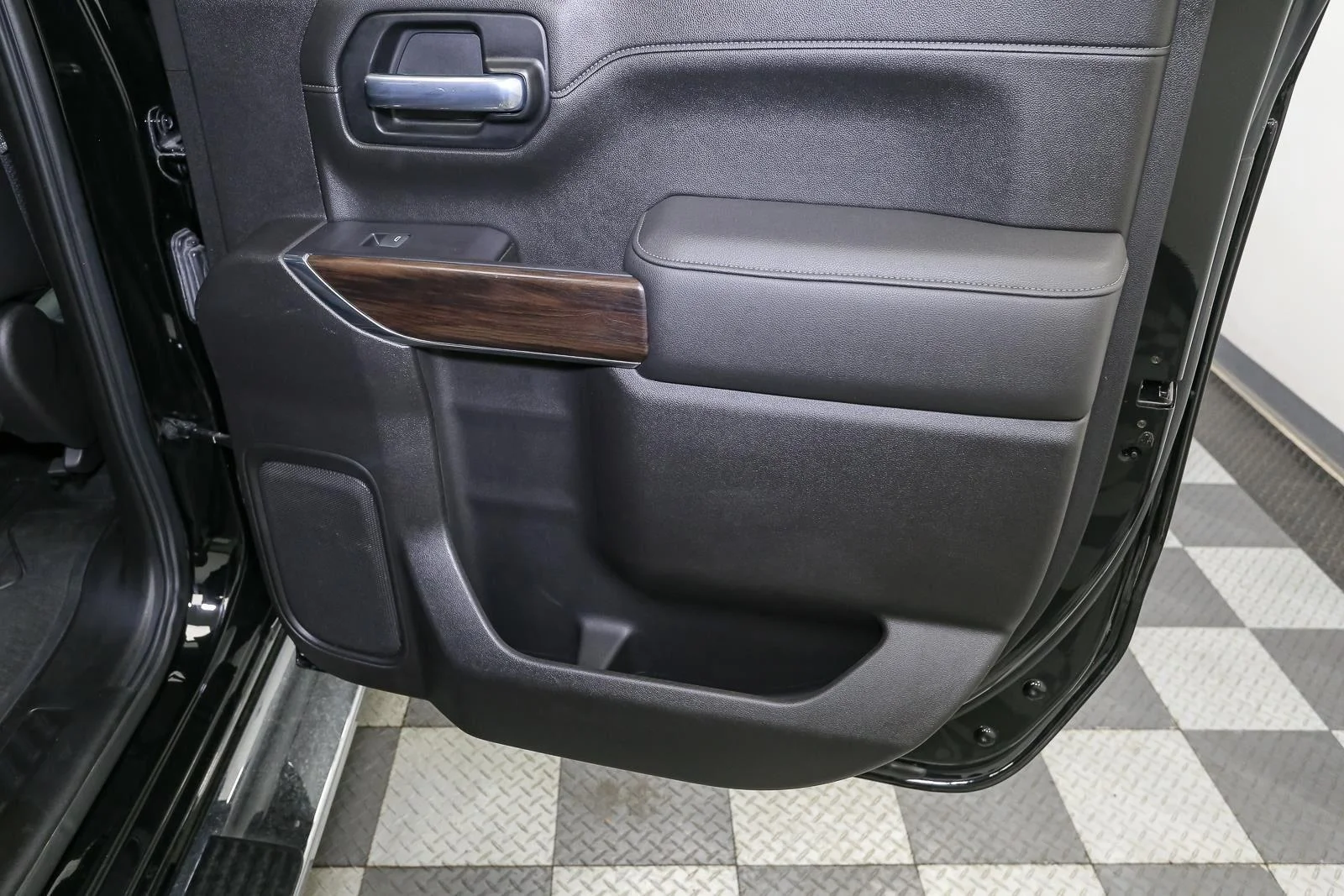 Used 2021 Onyx Black GMC SLT image 25