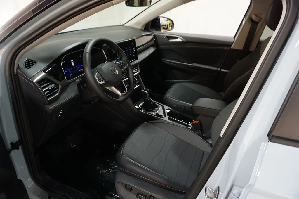 New 2026 Gray Volkswagen 1.5T SE Black image 9