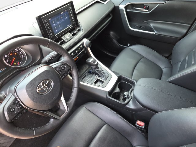 Used 2021 Red Toyota XLE Premium image 23