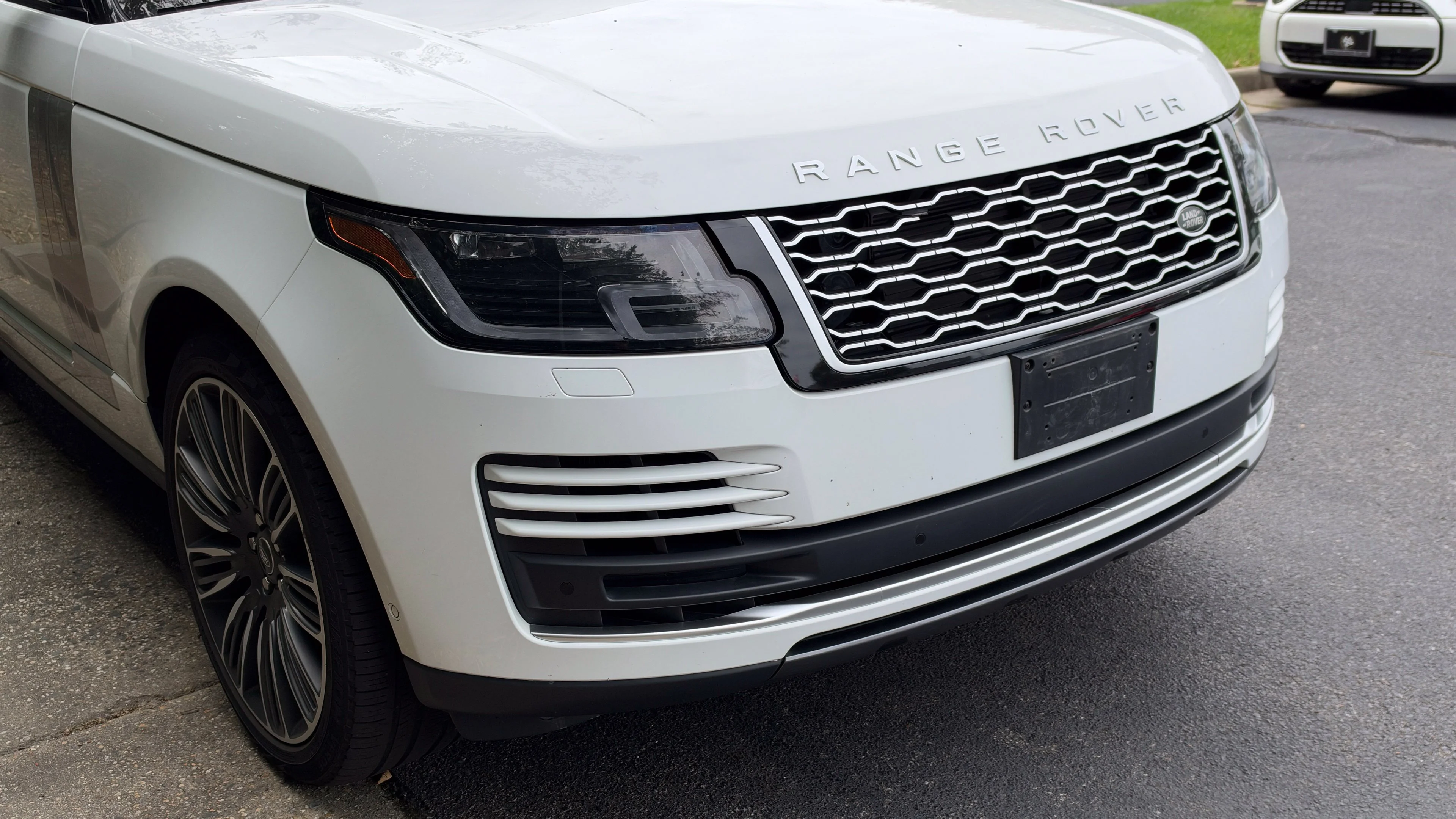 Used 2022 White Land Rover Westminster image 2