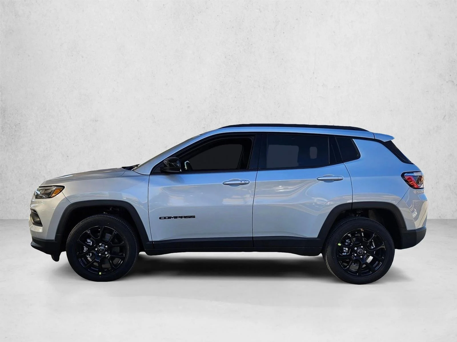 New 2026 Silver Zynith Metallic Clear-Coat Exterior Paint Jeep Latitude Altitude image 5