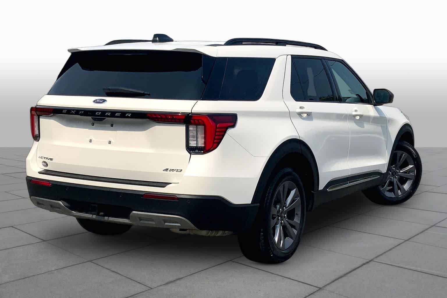 Used 2025 Star White Ford Active image 13