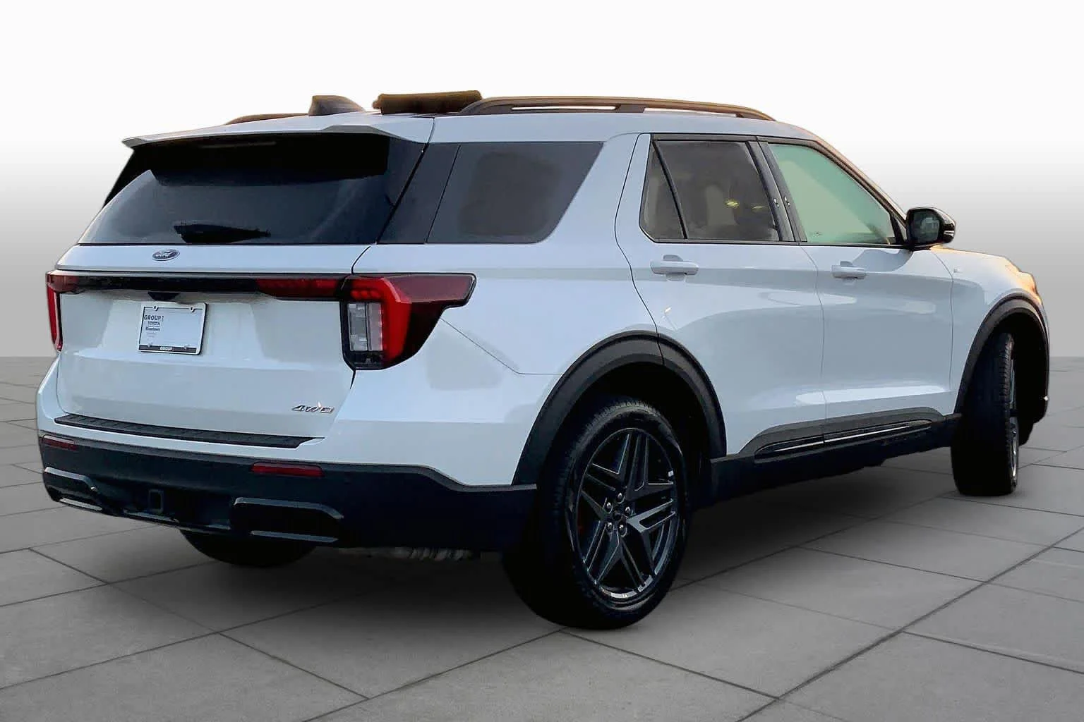 Used 2025 Star White Metallic Tri-Coat Ford ST-Line image 11