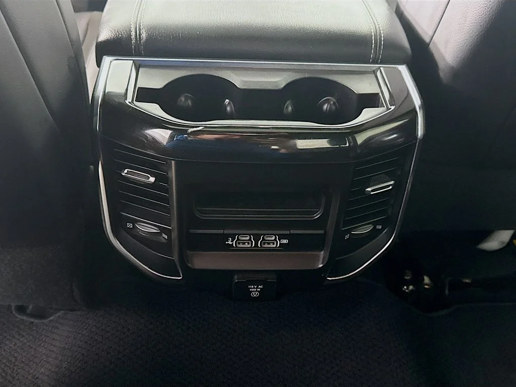 Used 2019 Diamond Black Crystal Pearlcoat Ram Laramie image 27