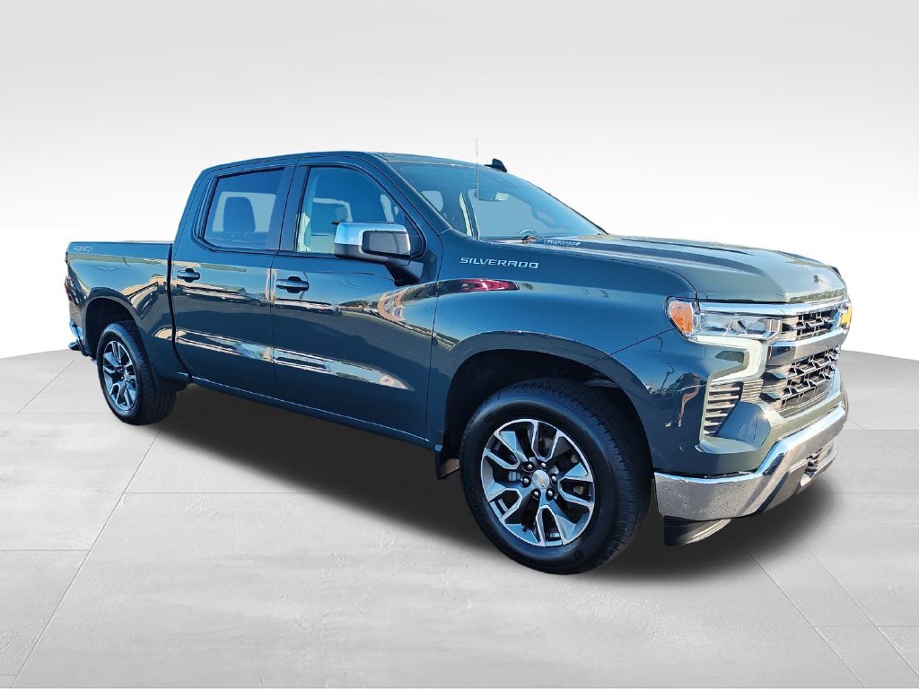 Used 2025 Gray Chevrolet LT image 7