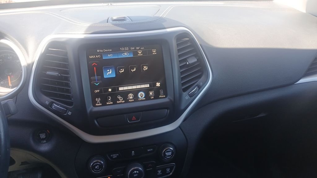 Used 2018 Silver Jeep Latitude Plus image 12